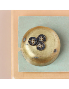 15 mm matte finish shell button