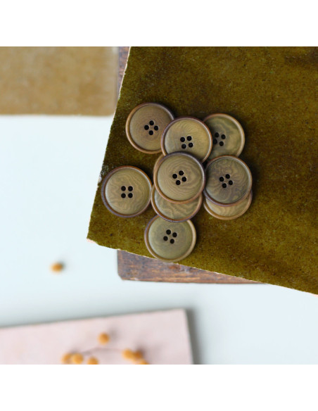 Corozo button with fine edge 20 mm - Olive