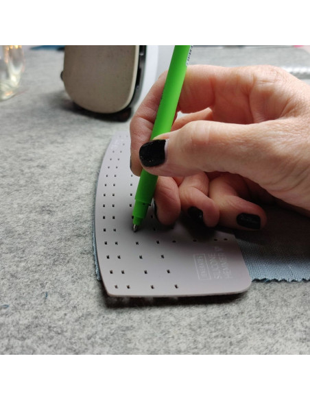 Silicone ironing ruler for hems