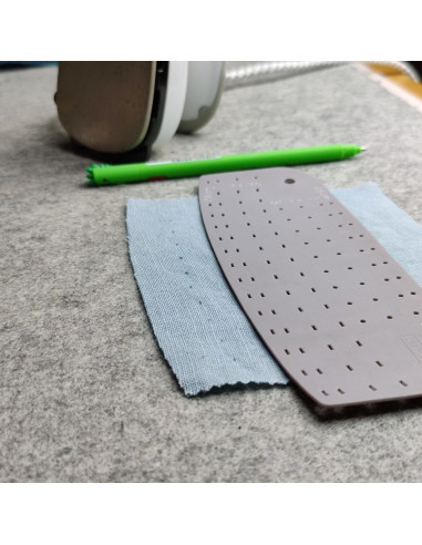 Silicone ironing ruler for hems