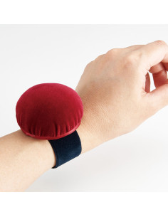 Self-adjusting pin bracelet Clover