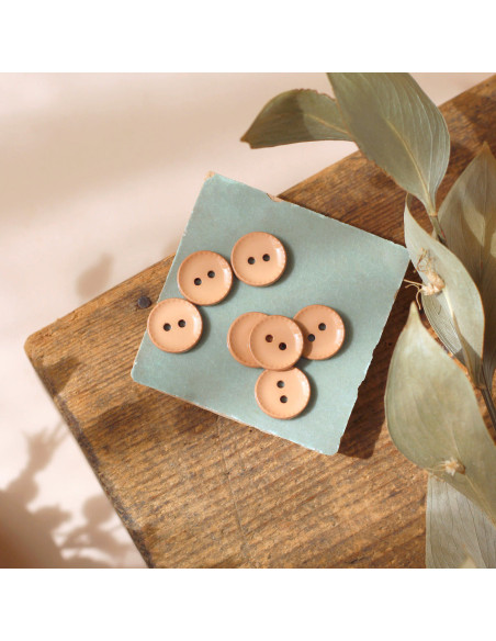 12 mm flanged button - Clay