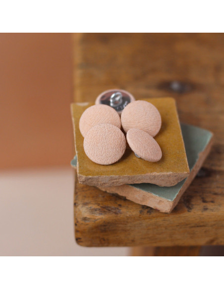 18 mm covered button on stem - Petal