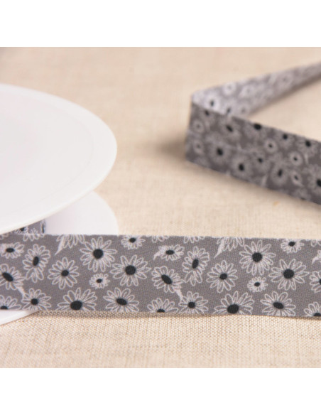 Daisy bias - Medium gray