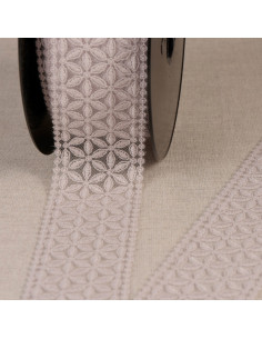 Embroidered tulle between two rosette flowers - Greige