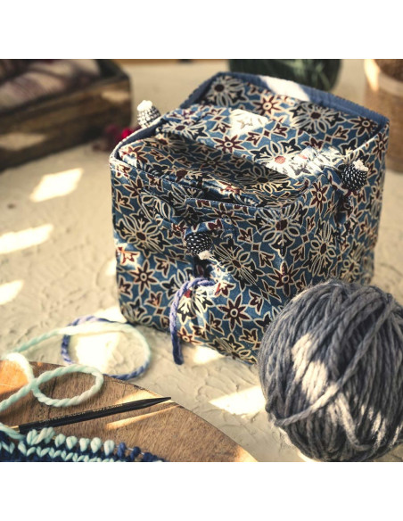 Fabric box for unwinding Arjak Lantern Moon yarn balls