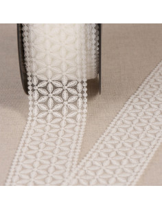 Embroidered tulle between two rosette flowers - White
