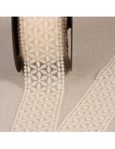Embroidered tulle between two rosette flowers - Ecru