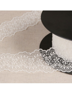Embroidered tulle in between - White