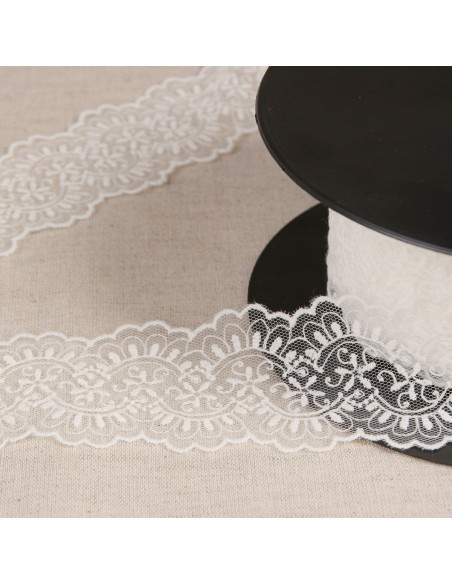 Embroidered tulle in between - White