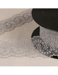 Embroidered tulle in between - Medium gray
