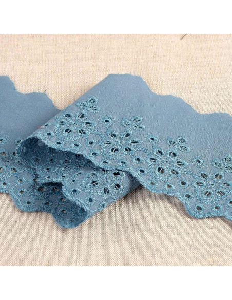 Scalloped Lily Flower English Embroidery - Lavender Blue