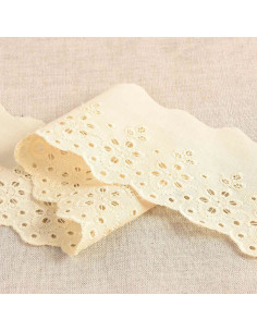 Scalloped Lily flower Broderie Anglaise - Ecru