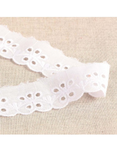 Inaya Scalloped Flower Broderie Anglaise - White