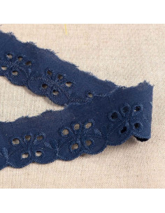 Inaya scalloped floral Broderie Anglaise - Navy Blue