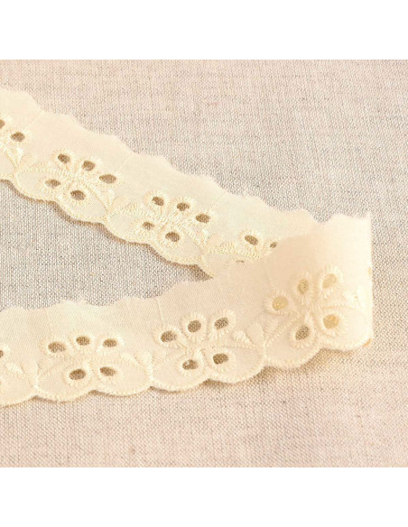 Inaya Scalloped Flower Broderie Anglaise - Ecru