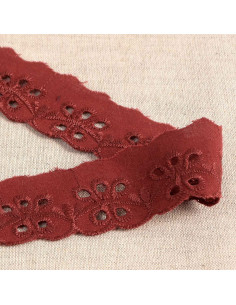 Inaya scalloped flower Broderie Anglaise - Bordeaux