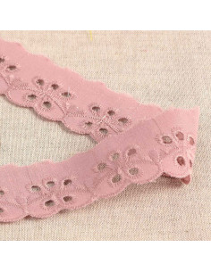 Inaya scalloped flower Broderie Anglaise - Old pink