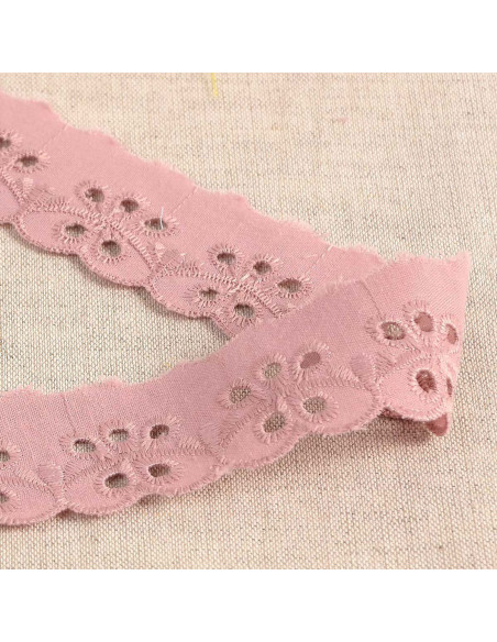 Inaya scalloped flower Broderie Anglaise - Old pink