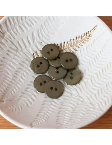 Flat mother-of-pearl button with 2 holes - Khaki