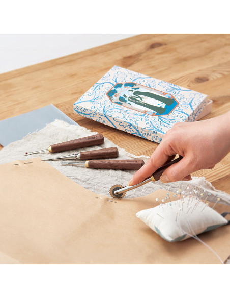 Clover walnut wood sewing tool set