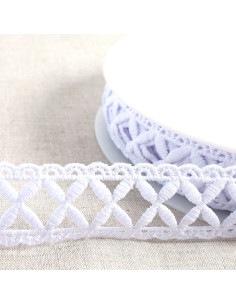Guipure lattice - White