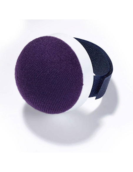 Self-gripping foam ball bracelet