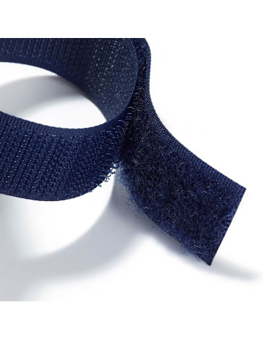 Self-gripping foam ball bracelet