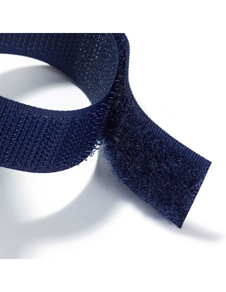 Self-gripping foam ball bracelet