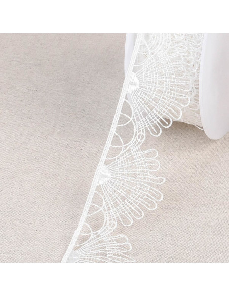 Fine guipure fan - White