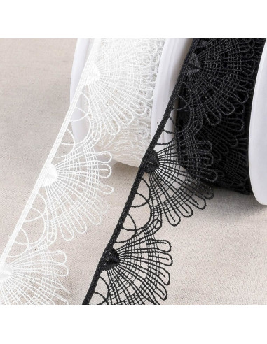 Fine guipure fan - White