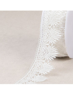 Fine guipure hearts and fans - White