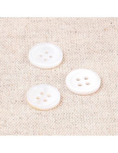 4-hole shell button 11 mm - White