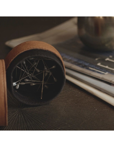 Magnetic box for needles, Muud Emeli pins - Whisky