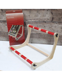 Embroidery frame with clips for tapestry and cross-stitch 2