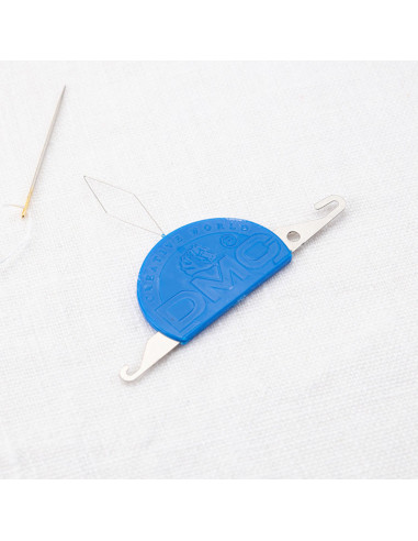 DMC 3-in-1 needle threader