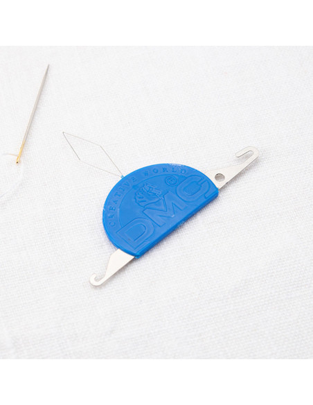 DMC 3-in-1 needle threader