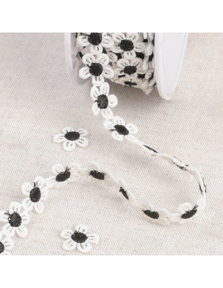 White daisy guipure - Black and white