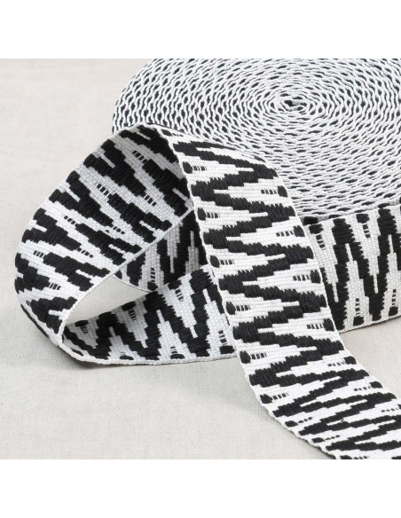 Ethnic strap - Black and white triangle