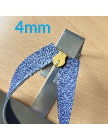 Tool to assist with threading zipper sliders