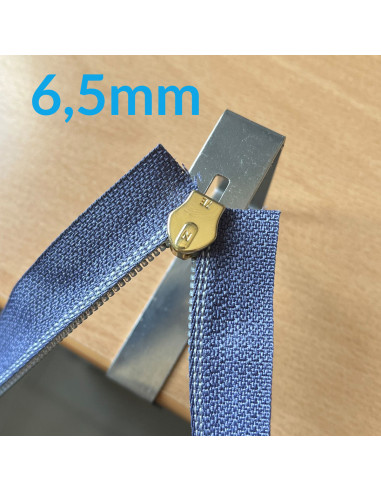 Tool to assist with threading zipper sliders