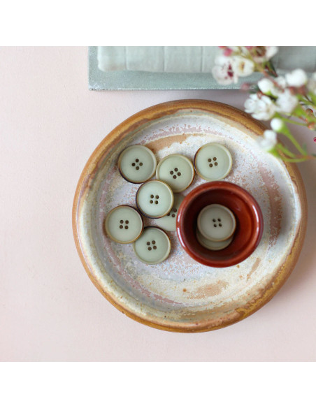 Corozo button with fine edge 20 mm - Almond