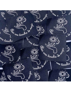 Set of 5 woven sew-on labels With a touch of magic