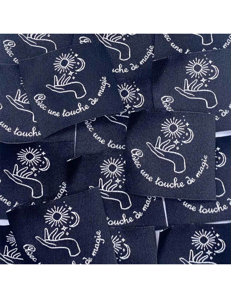 Set of 5 woven sew-on labels With a touch of magic