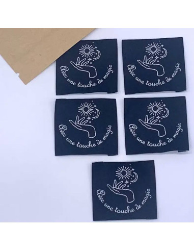 Set of 5 woven sew-on labels With a touch of magic