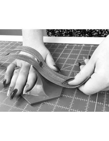 Thread sliders for zipper closure Zipper Jig The Gypsy Quilter
