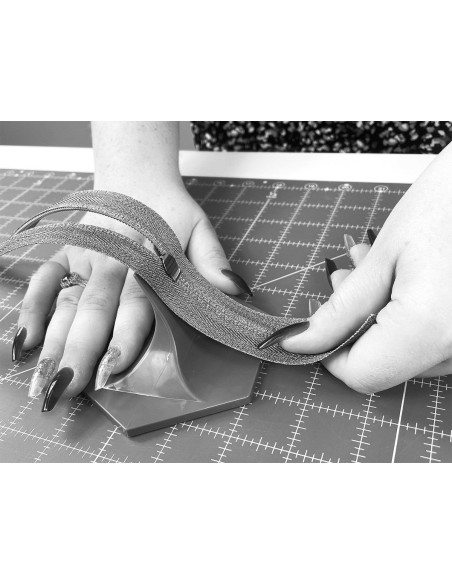 Thread sliders for zipper closure Zipper Jig The Gypsy Quilter