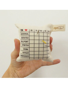 Sorting cushion for sewing machine needles