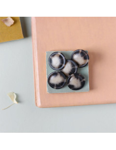 22 mm matte finish shell button