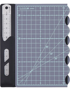 Clover foldable cutting mat with metal ruler - 18 cm x 29 cm